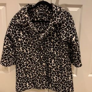 Button front leopard print medium weight, 3/4 sleeve